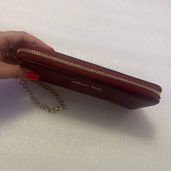 ♥️🌺♥️ Michael Kors large wallet (red wine color ) - Picture 14 of 17